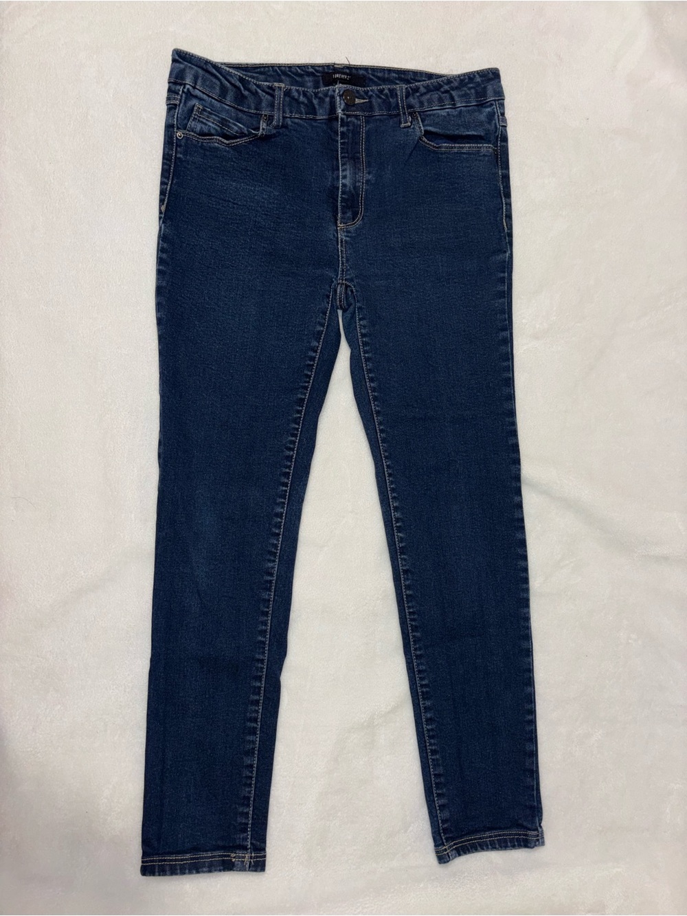 Women’s Forever 21 dark wash skinny jeans in a US 27